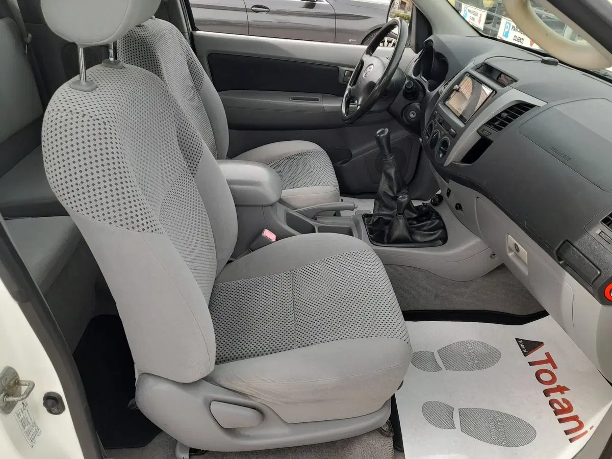 Toyota Hilux usata a L'Aquila (7)