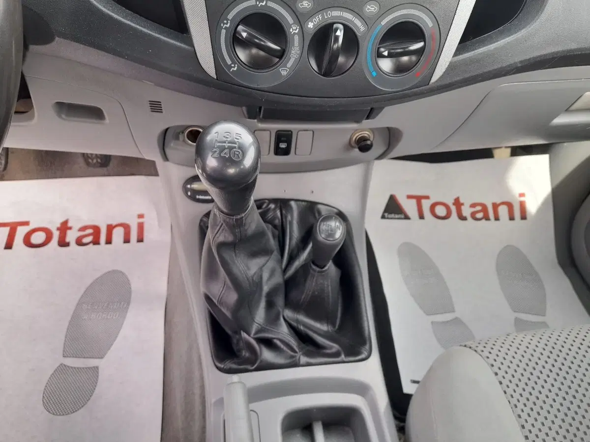 Toyota Hilux usata a L'Aquila (9)