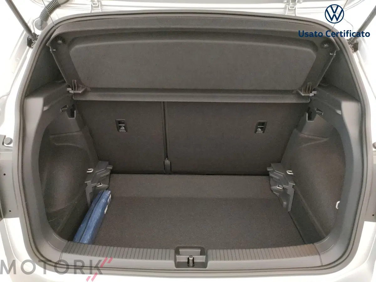 Volkswagen T-Cross nuova a Varese (9)