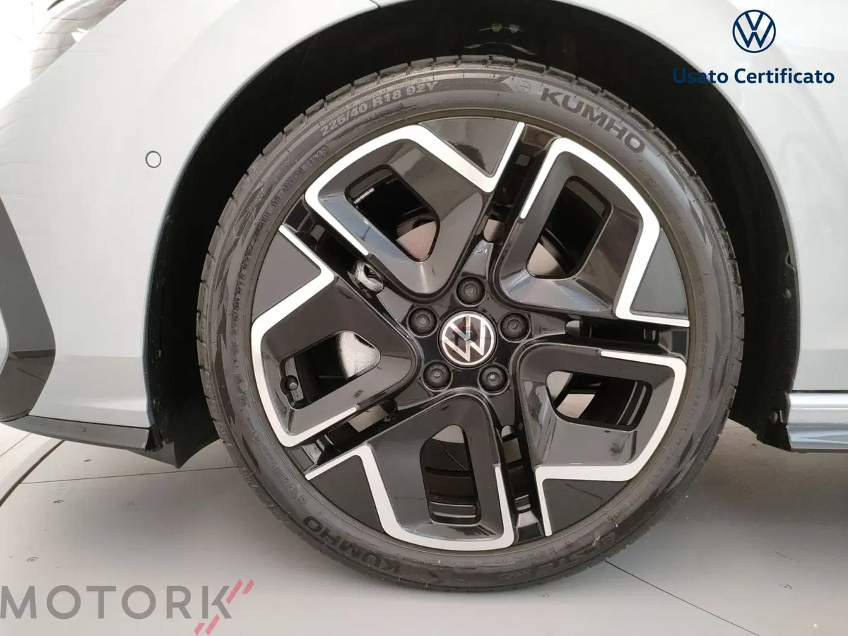 Volkswagen Golf nuova a Varese (6)