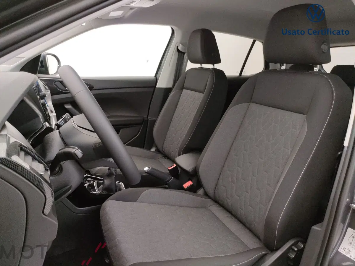Volkswagen T-Cross nuova a Varese (10)