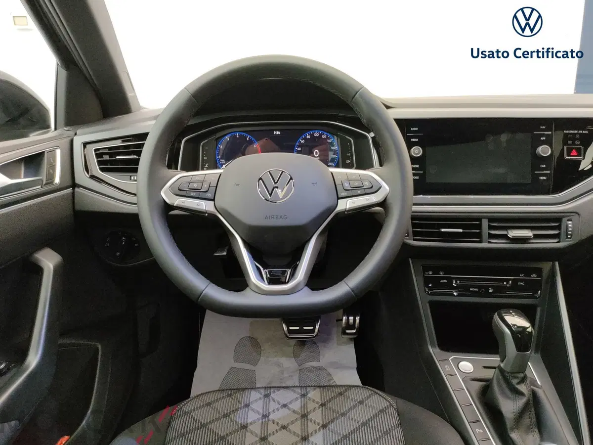 Volkswagen Taigo nuova a Varese (12)