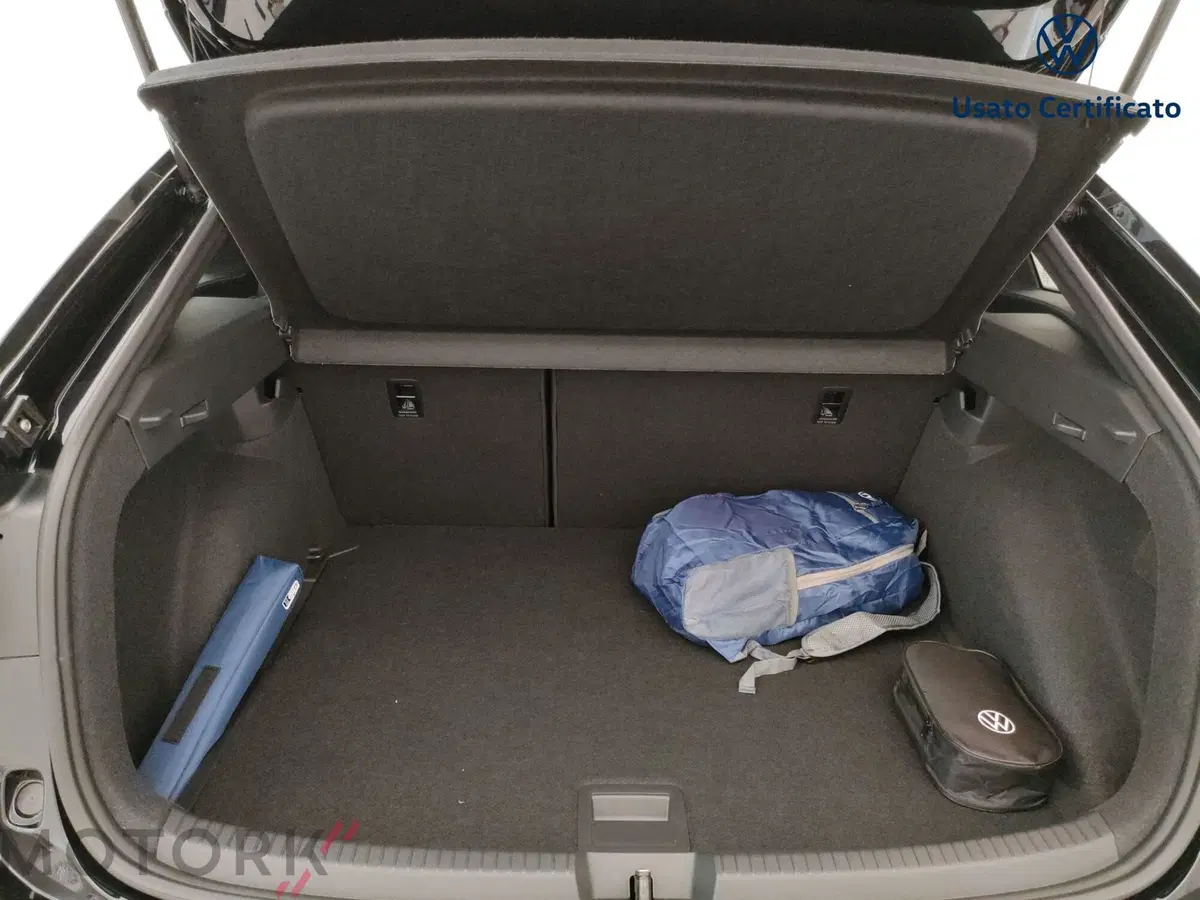Volkswagen Taigo nuova a Varese (9)