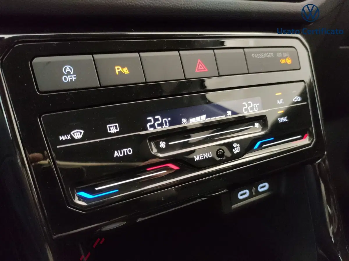 Volkswagen T-Cross nuova a Varese (13)