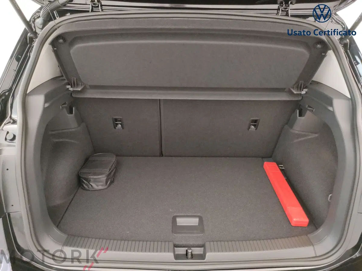 Volkswagen T-Cross nuova a Varese (9)