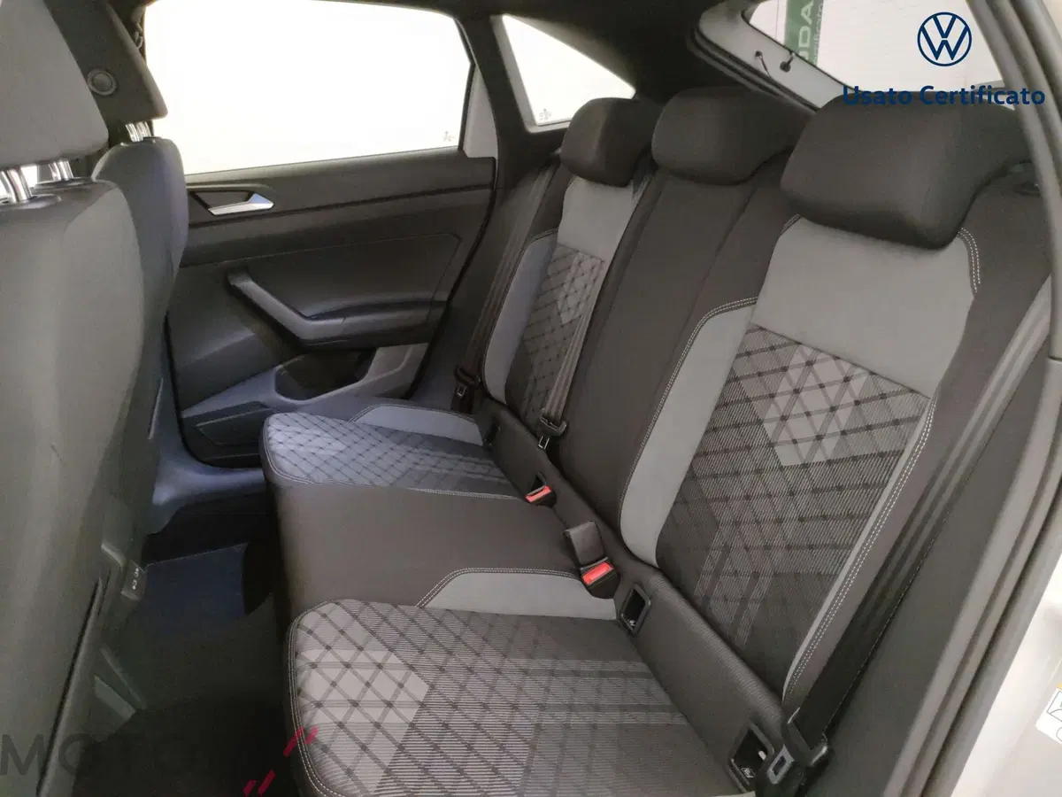Volkswagen Taigo nuova a Varese (10)
