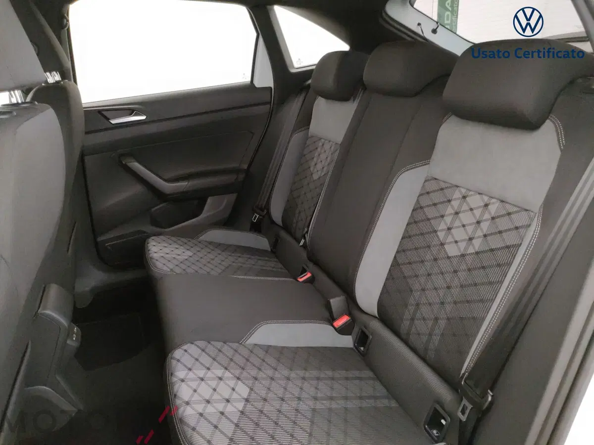 Volkswagen Taigo nuova a Varese (10)
