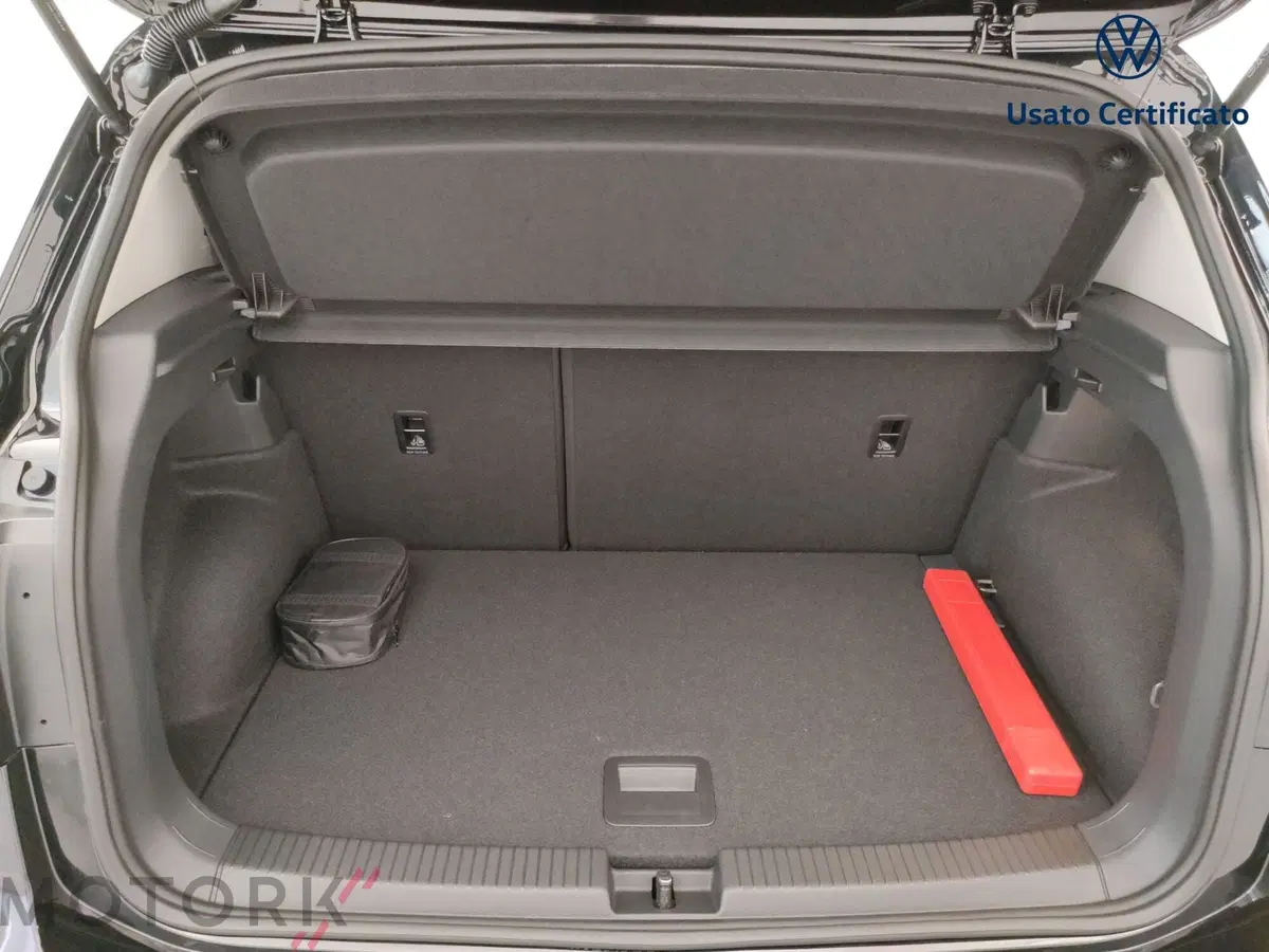 Volkswagen T-Cross nuova a Varese (9)