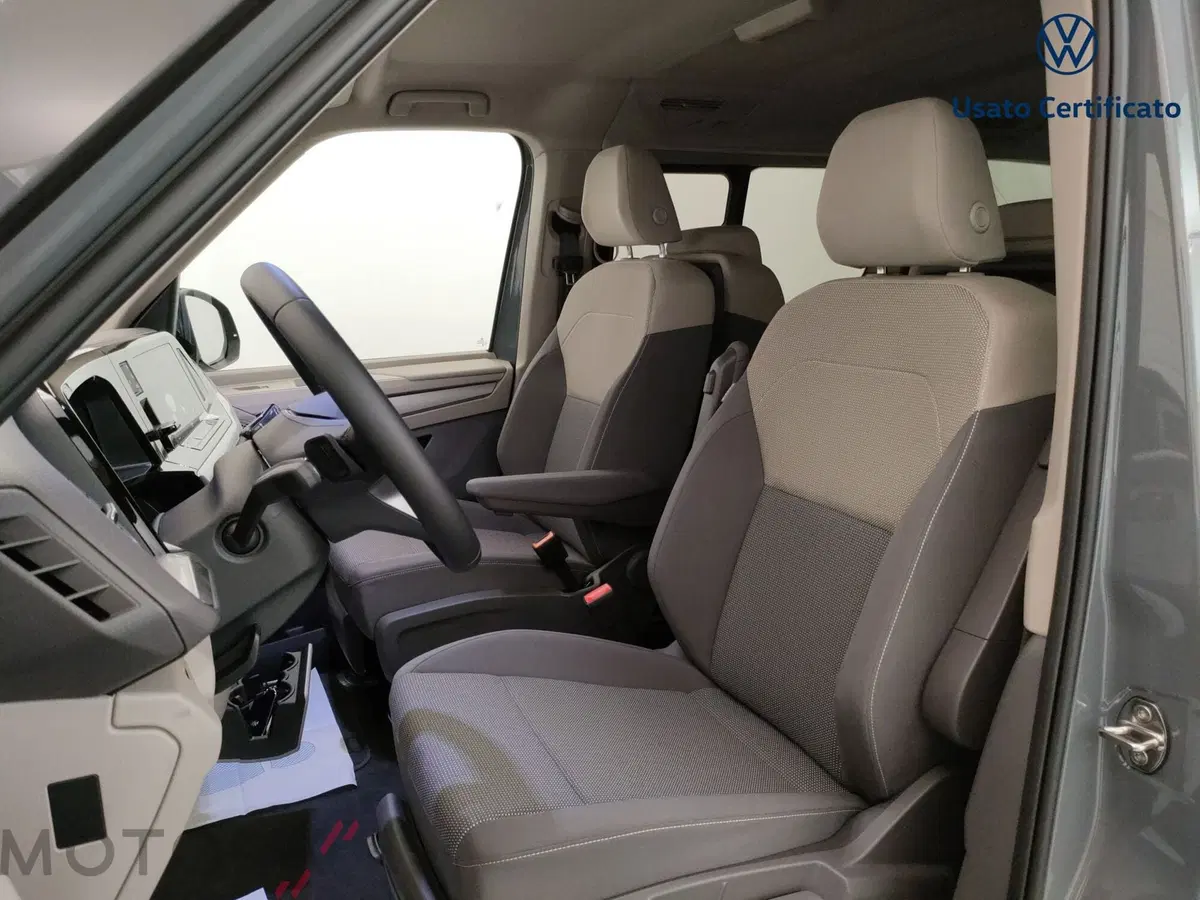 Volkswagen Multivan nuova a Varese (11)