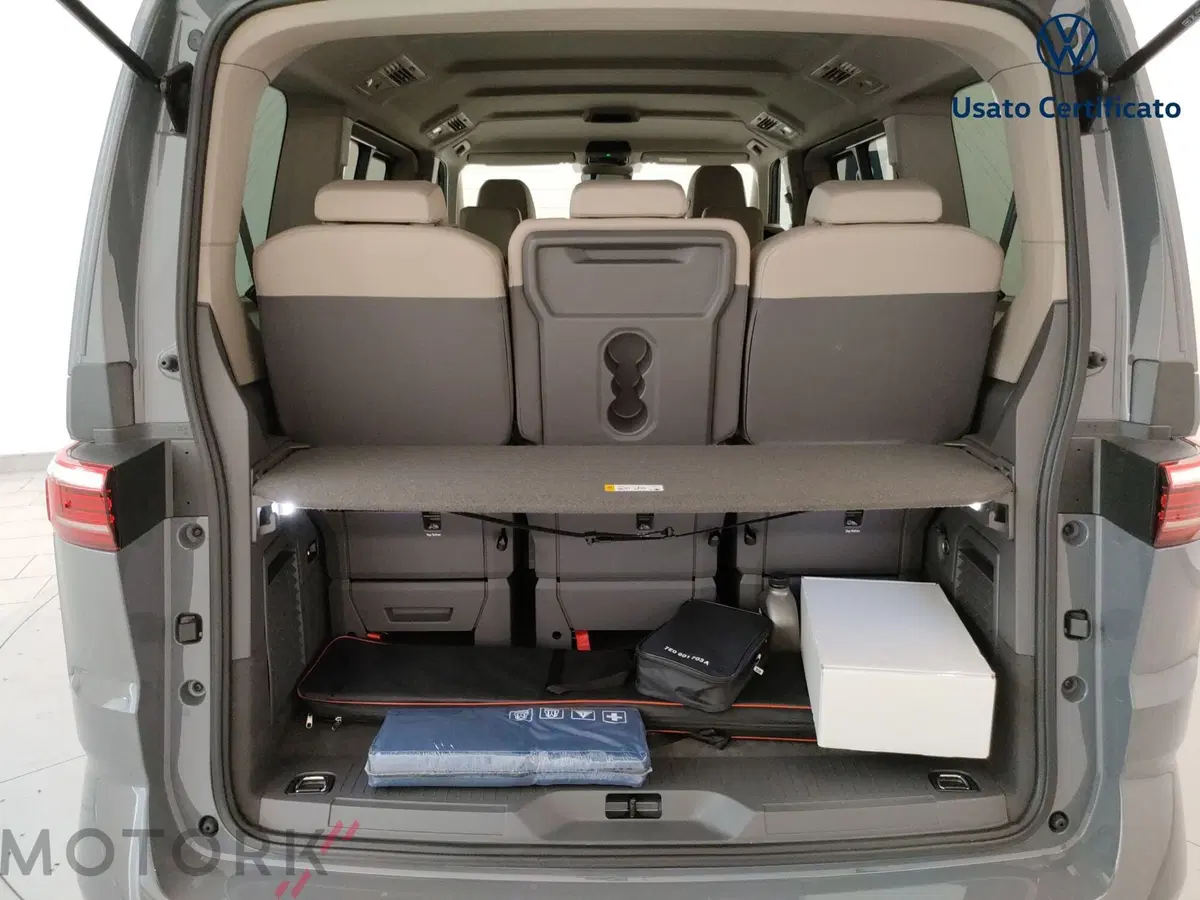 Volkswagen Multivan nuova a Varese (12)