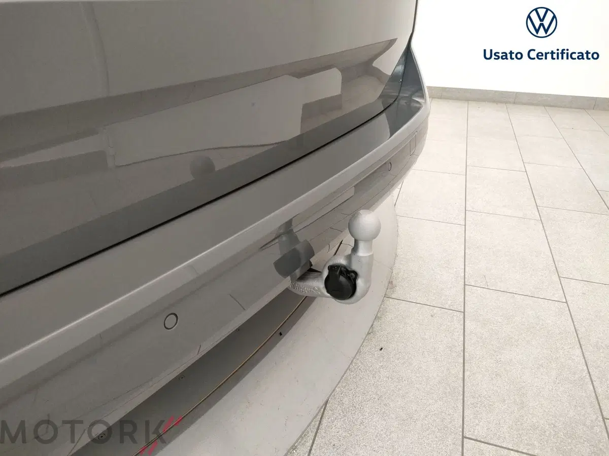 Volkswagen Multivan nuova a Varese (13)