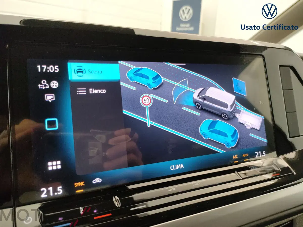 Volkswagen Multivan nuova a Varese (16)