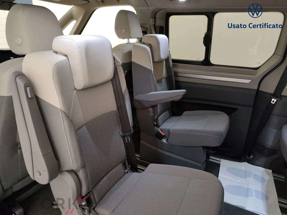 Volkswagen Multivan nuova a Varese (9)