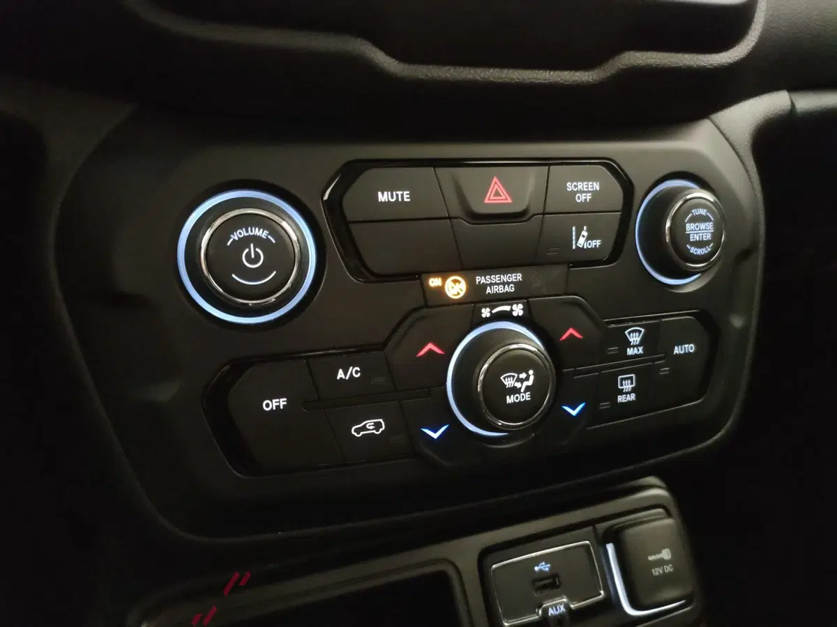 Jeep Renegade usata a Varese (15)