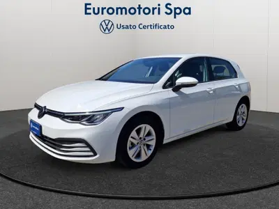 Volkswagen Golf 1.0 eTSI EVO DSG Life del 2023 usata a Monteriggioni
