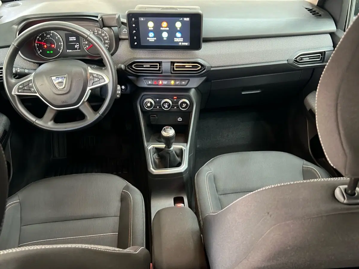 Dacia Jogger usata a Roma (11)