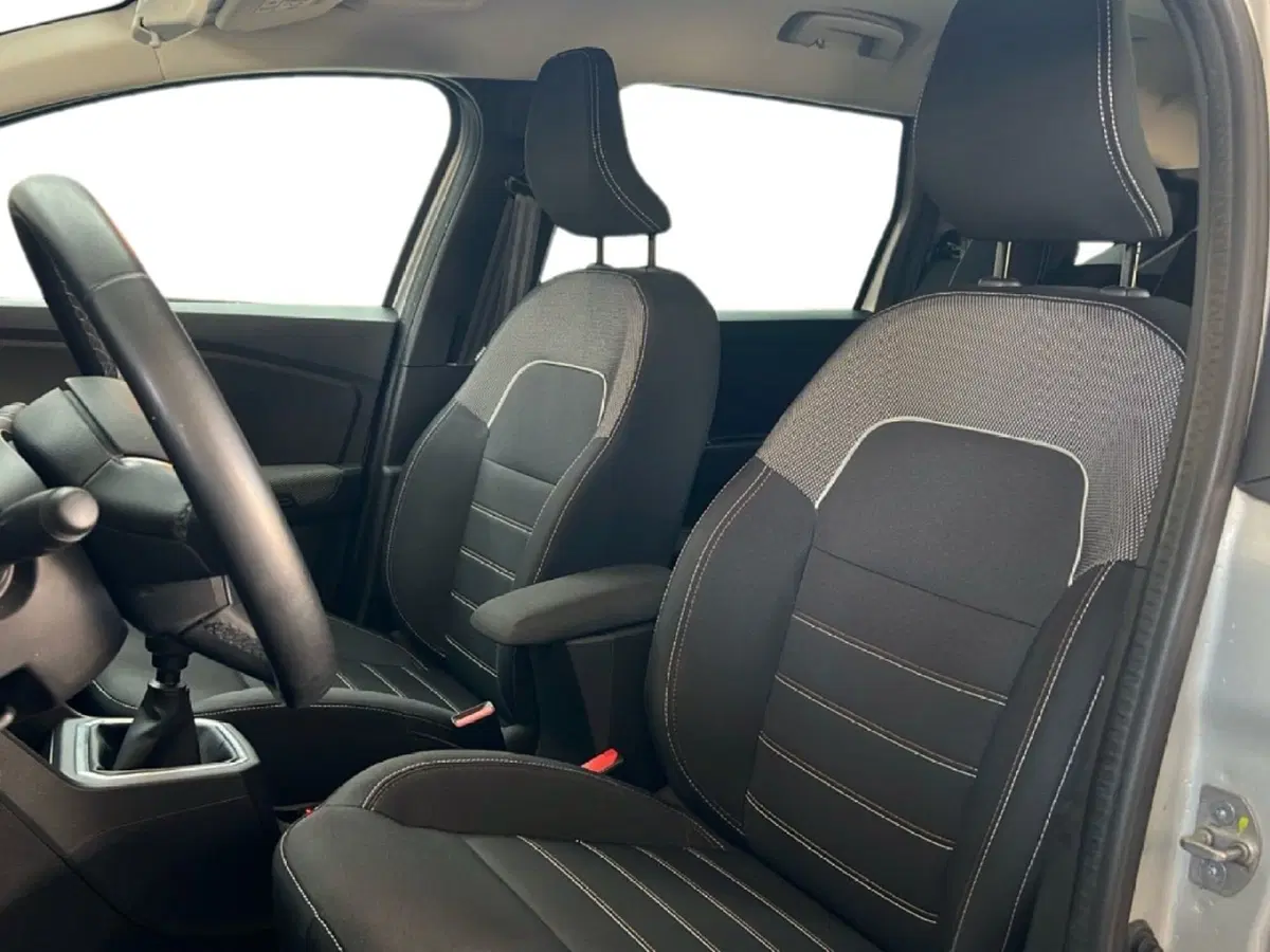 Dacia Jogger usata a Roma (12)