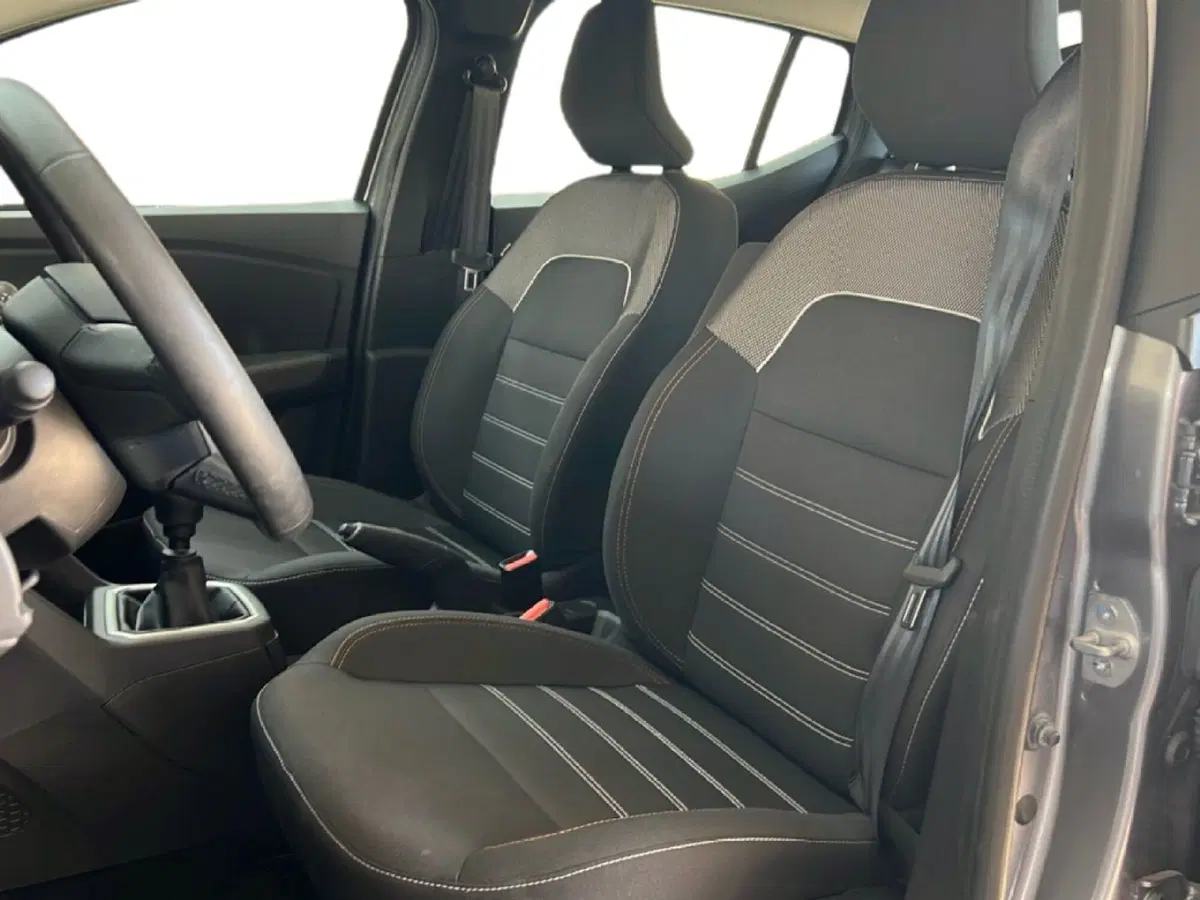Dacia Sandero usata a Roma (12)
