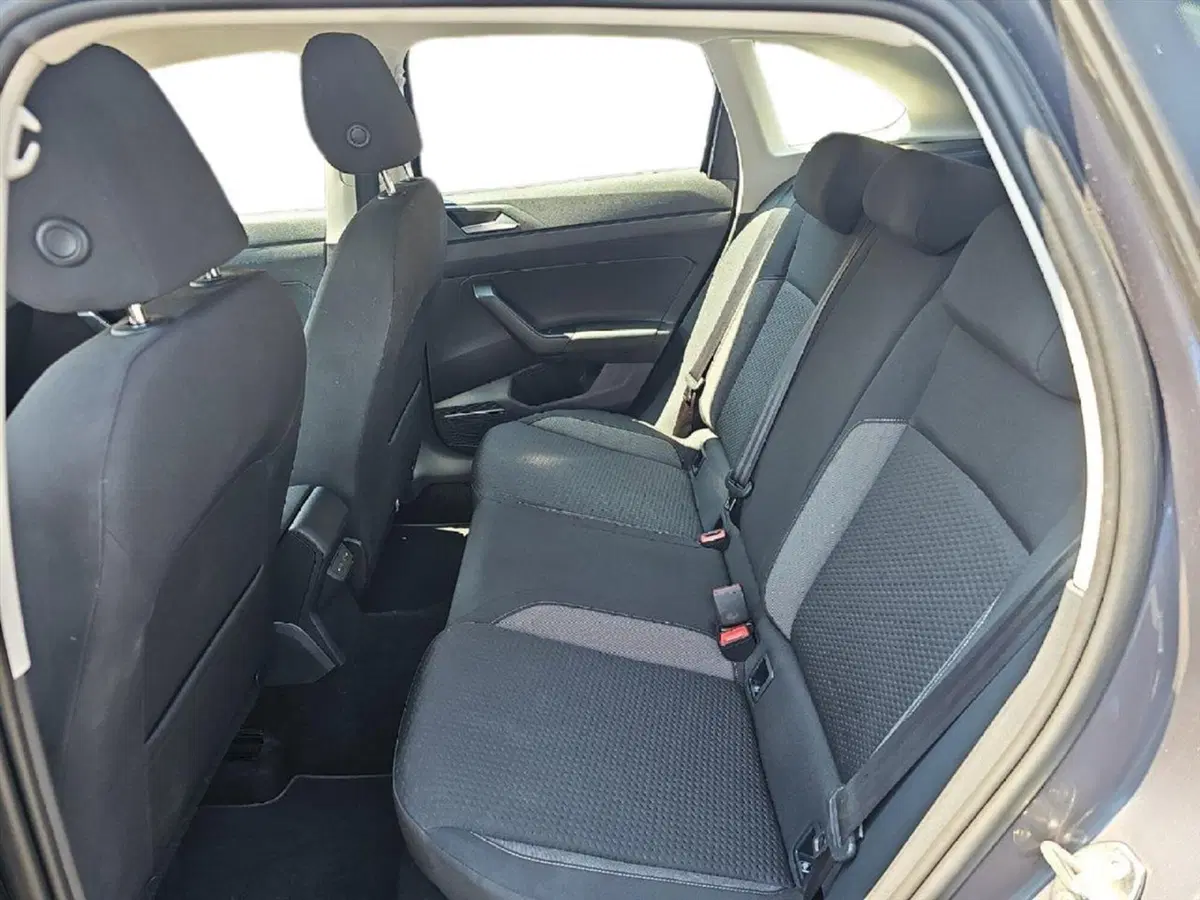 Volkswagen Taigo usata a Lecco (12)
