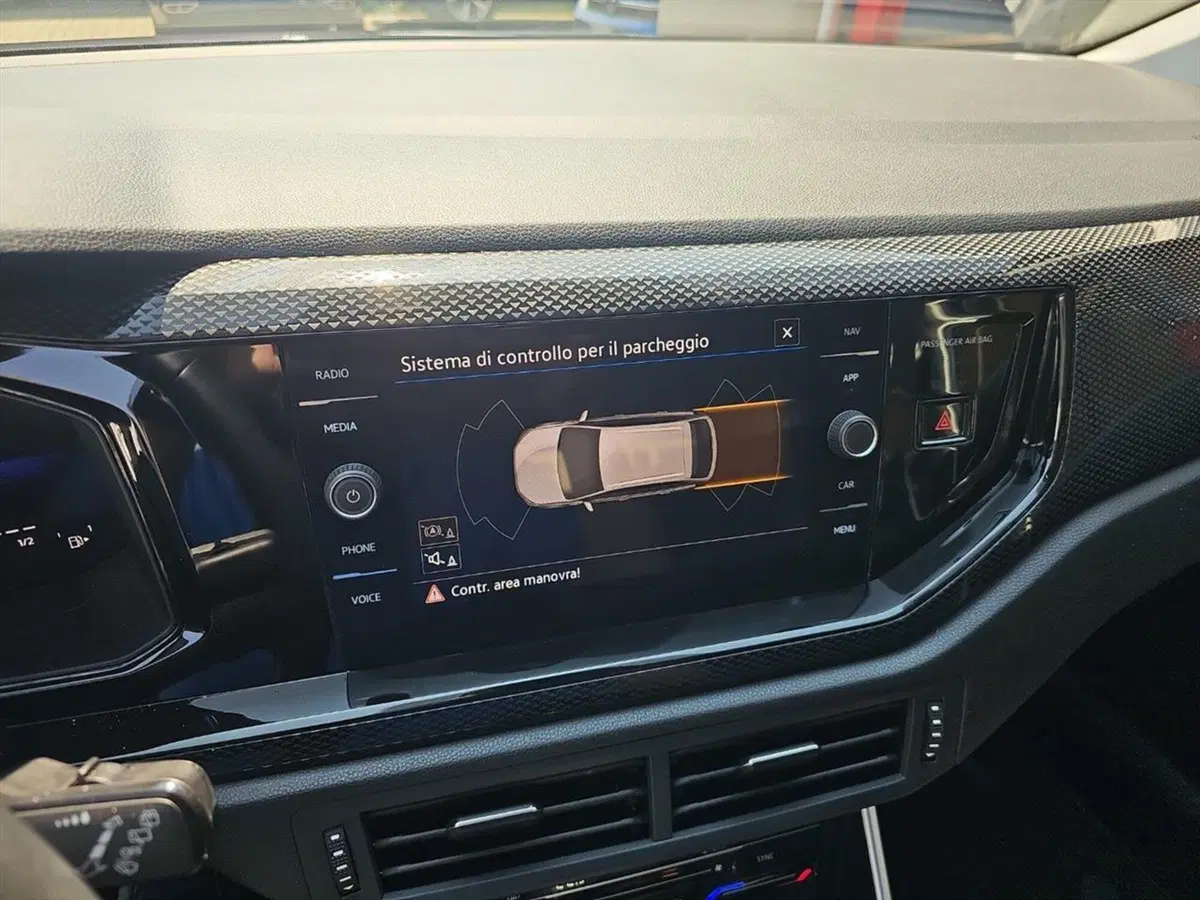 Volkswagen Taigo usata a Lecco (17)