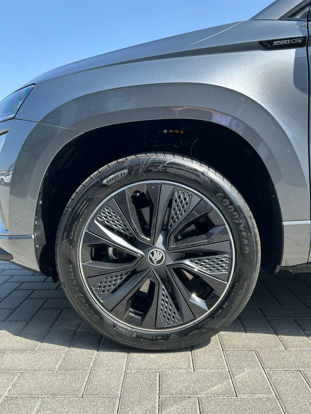 Skoda Karoq nuova a Lecco (11)