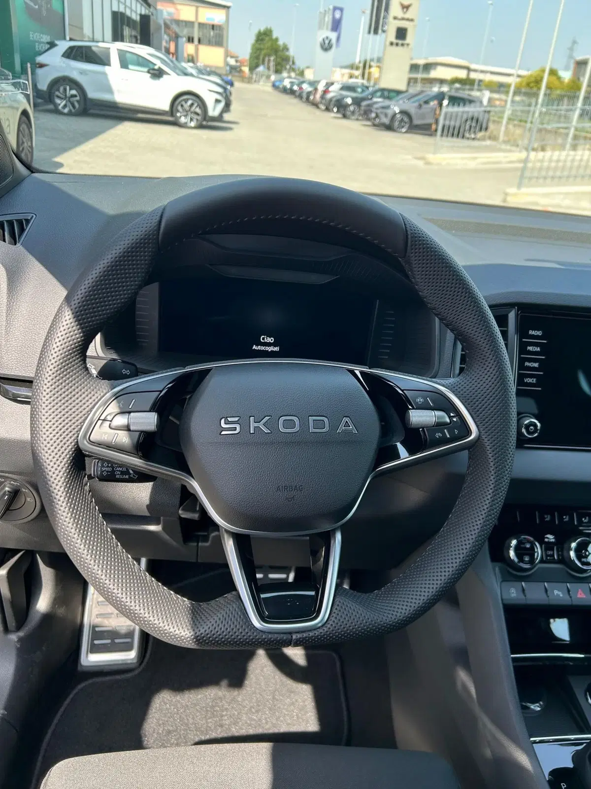 Skoda Karoq nuova a Lecco (6)