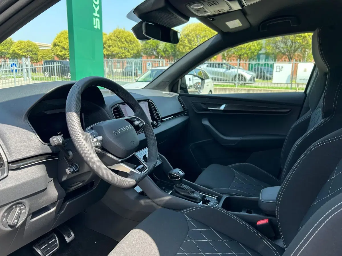 Skoda Karoq nuova a Lecco (7)