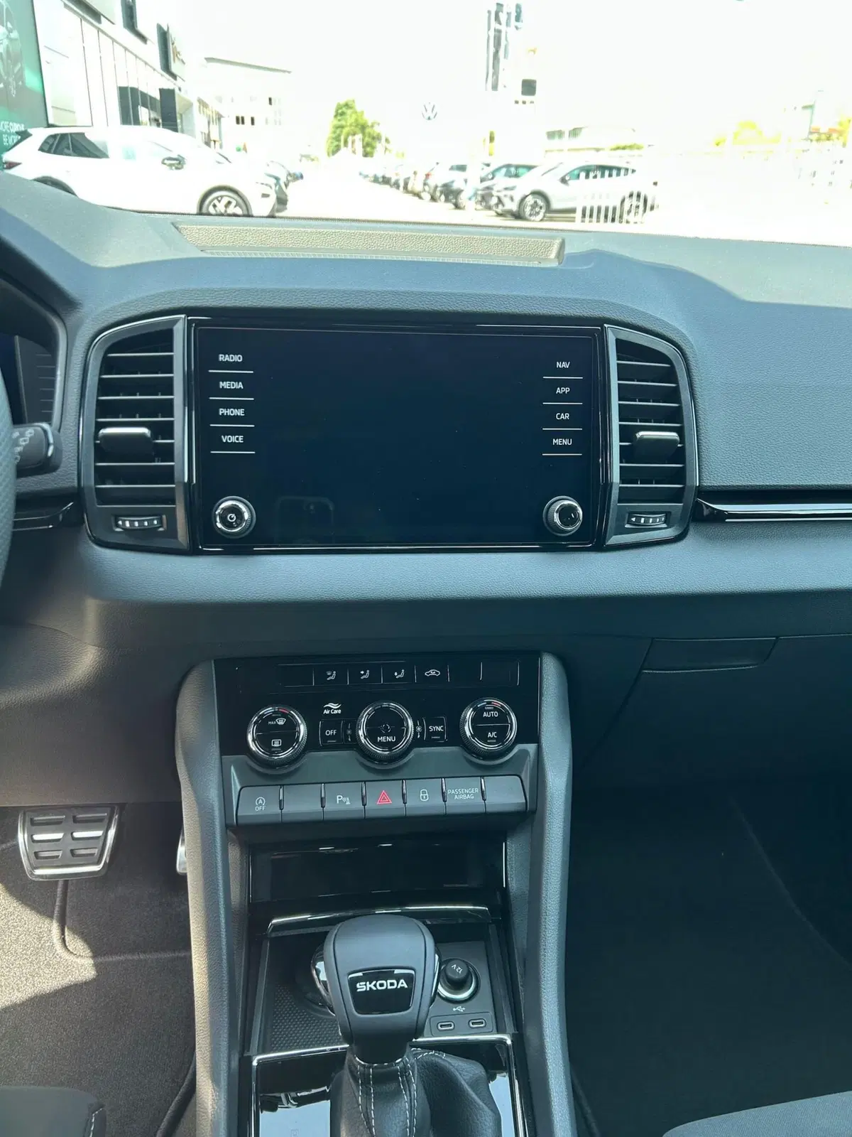 Skoda Karoq nuova a Lecco (8)