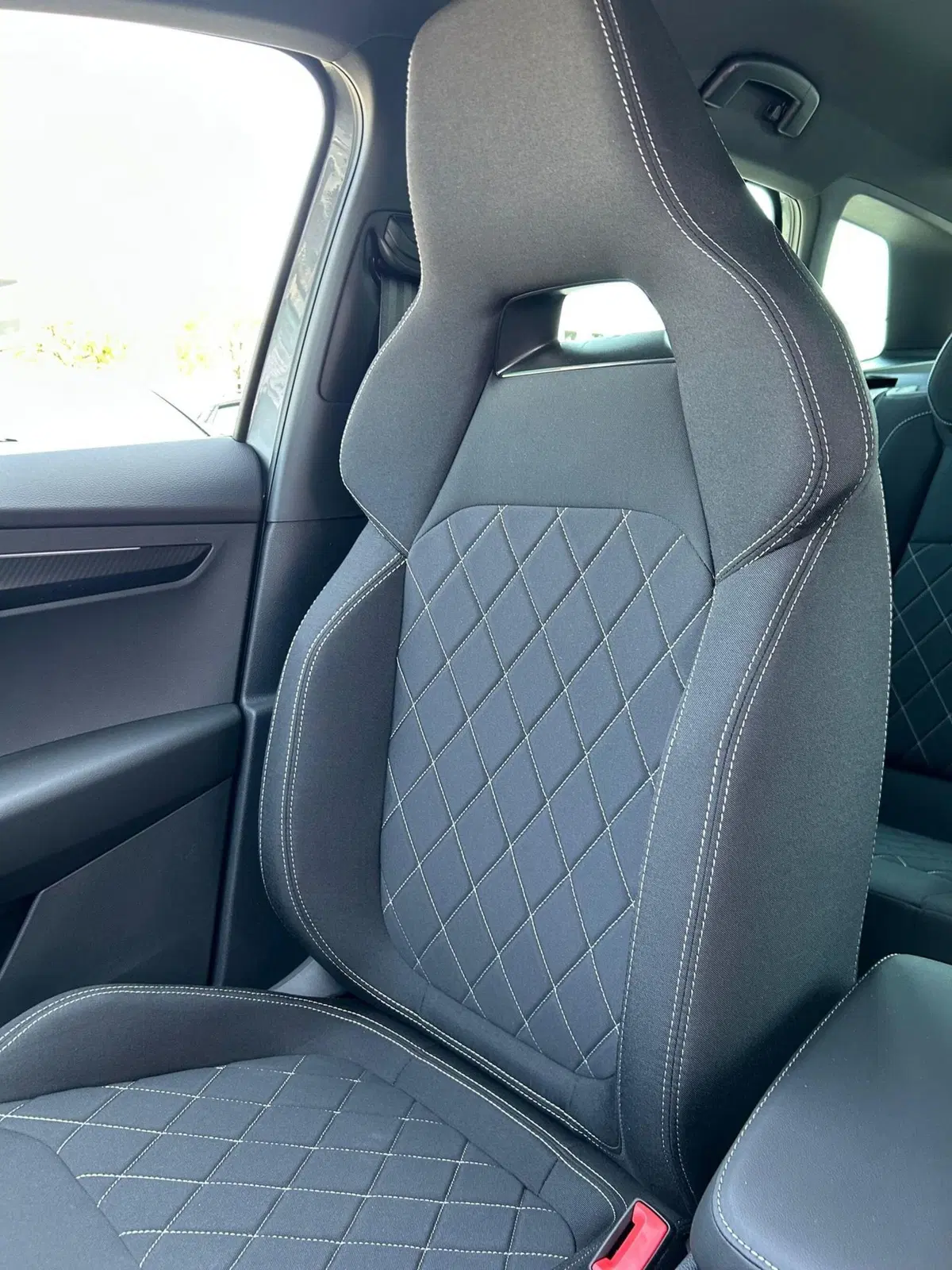 Skoda Karoq nuova a Lecco (9)