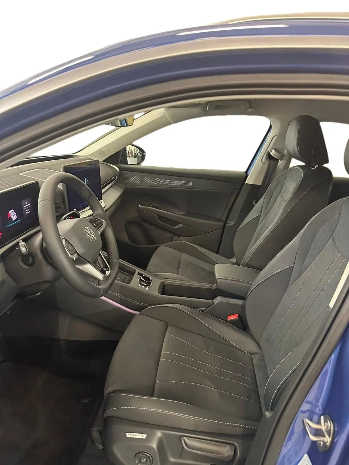 Volkswagen T-Roc nuova a Lecco (7)