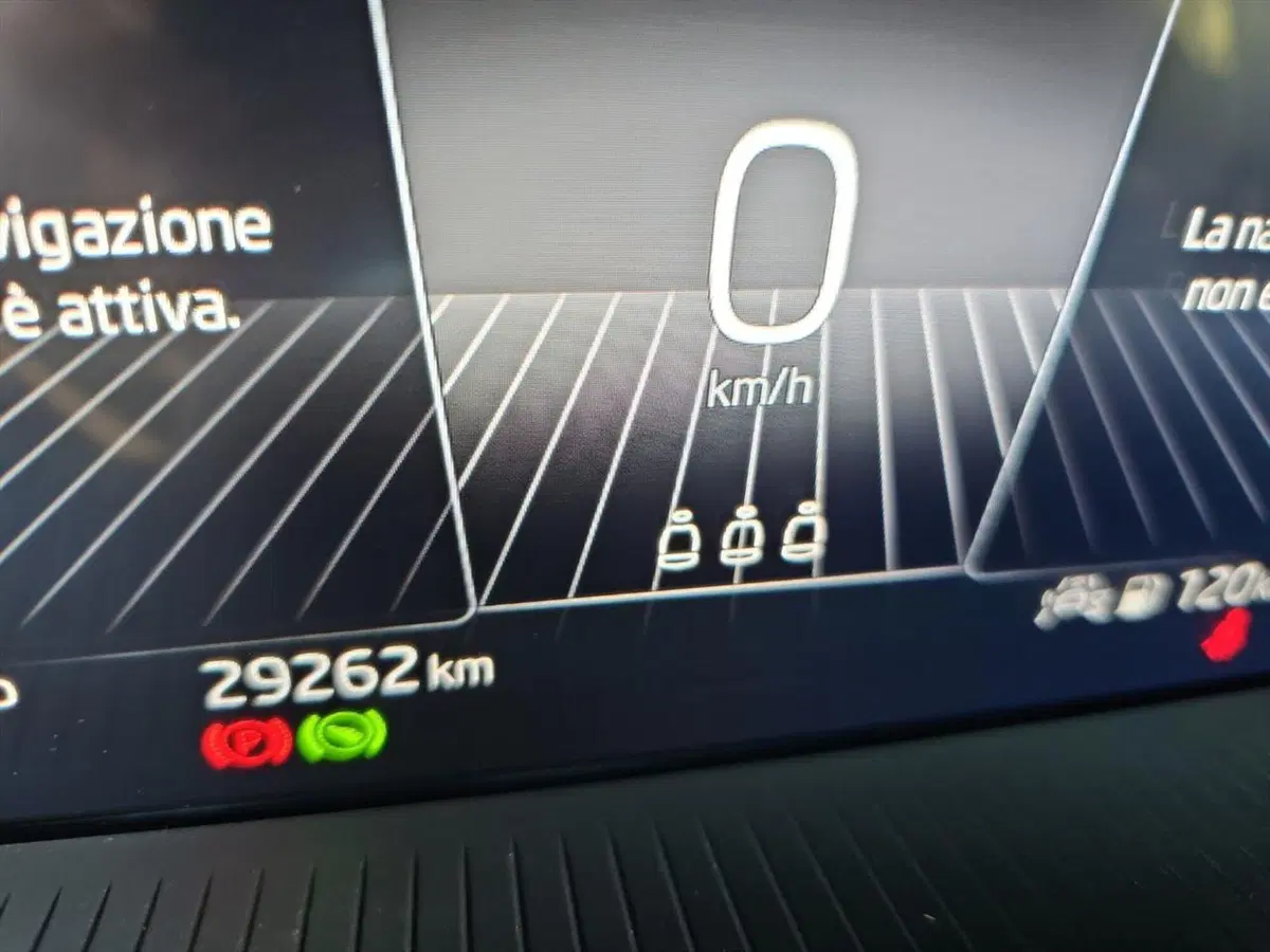 Skoda Karoq usata a Lecco (14)