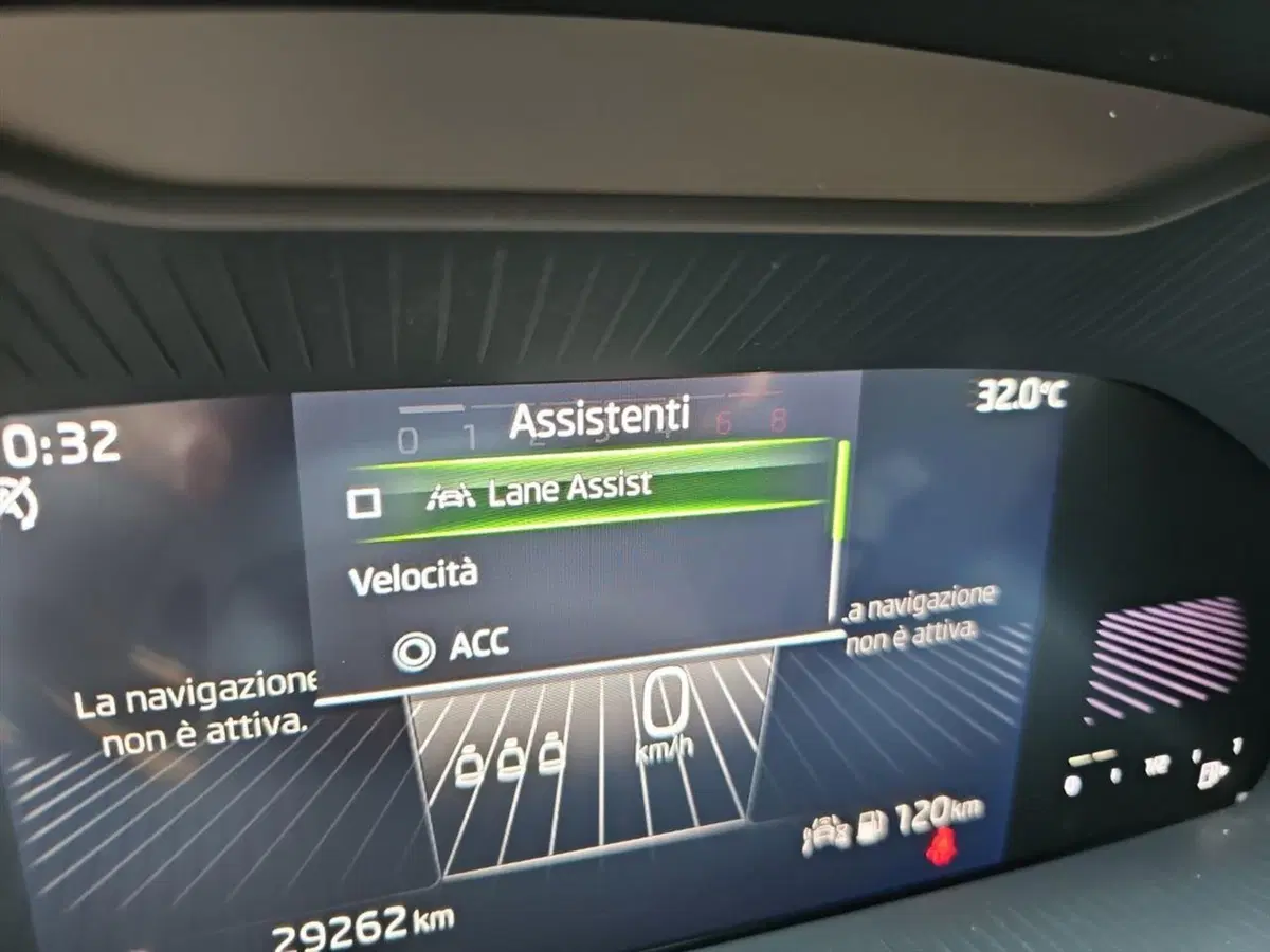 Skoda Karoq usata a Lecco (16)