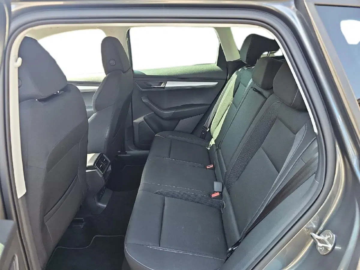 Skoda Karoq usata a Lecco (12)