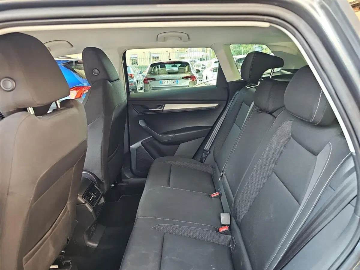 Skoda Karoq usata a Lecco (12)