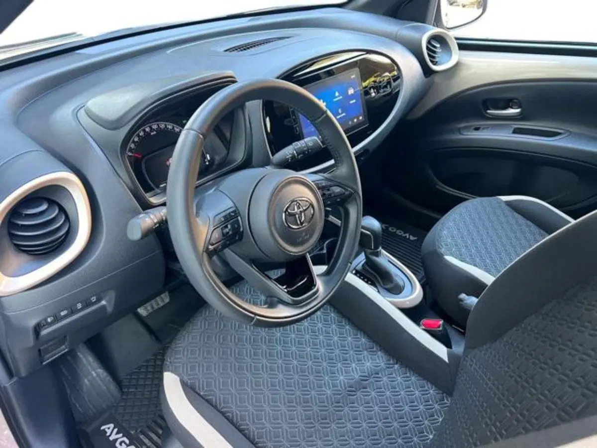 Toyota Aygo X usata a Sassari (7)