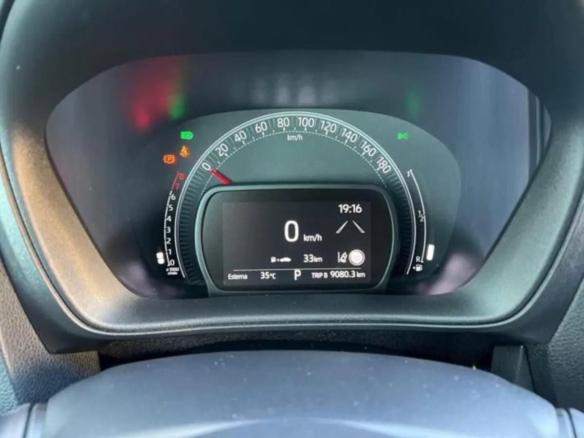Toyota Aygo X usata a Sassari (9)