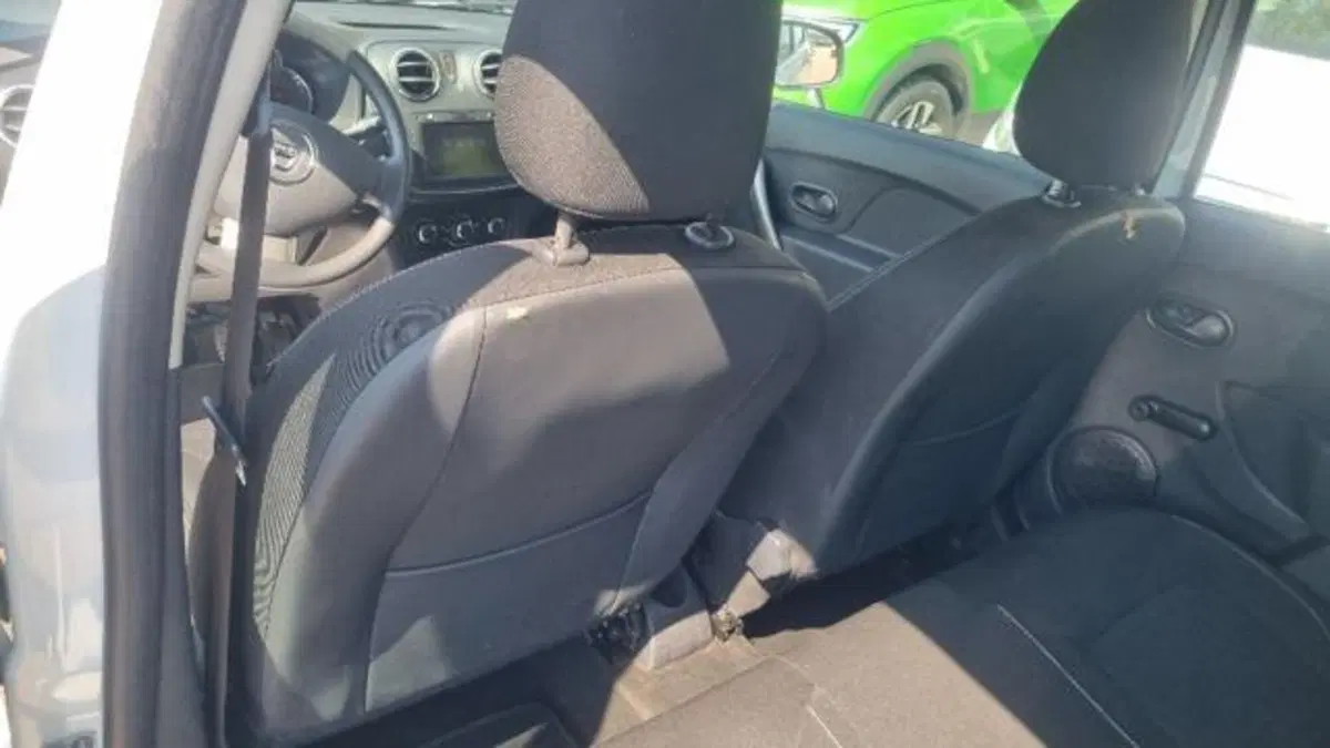 Dacia Sandero usata a Savona (14)