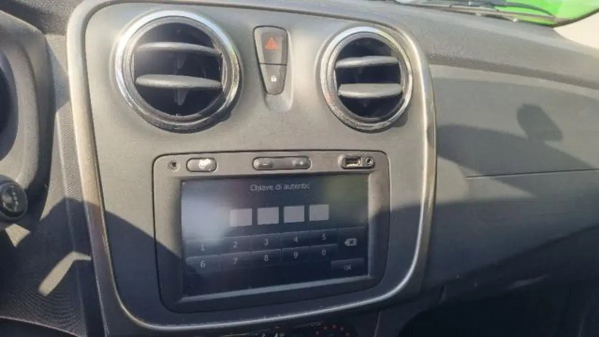 Dacia Sandero usata a Savona (6)