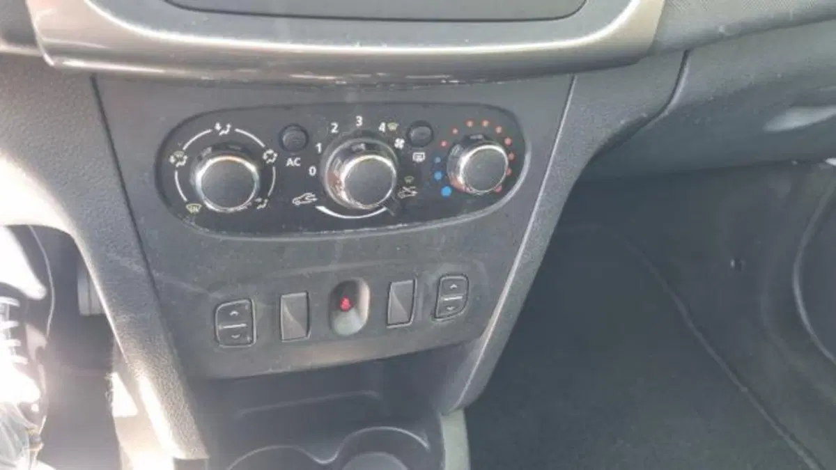 Dacia Sandero usata a Savona (7)