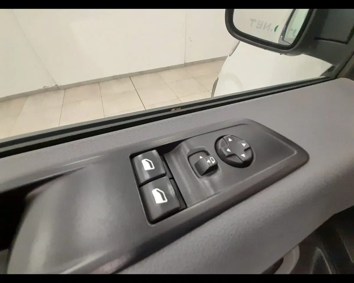 Opel Vivaro Furgone usata a Alessandria (20)