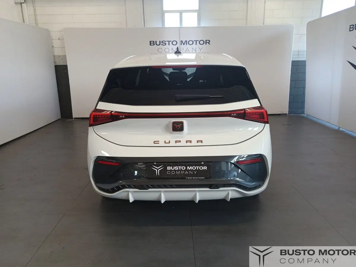 Cupra Born usata a Varese (5)