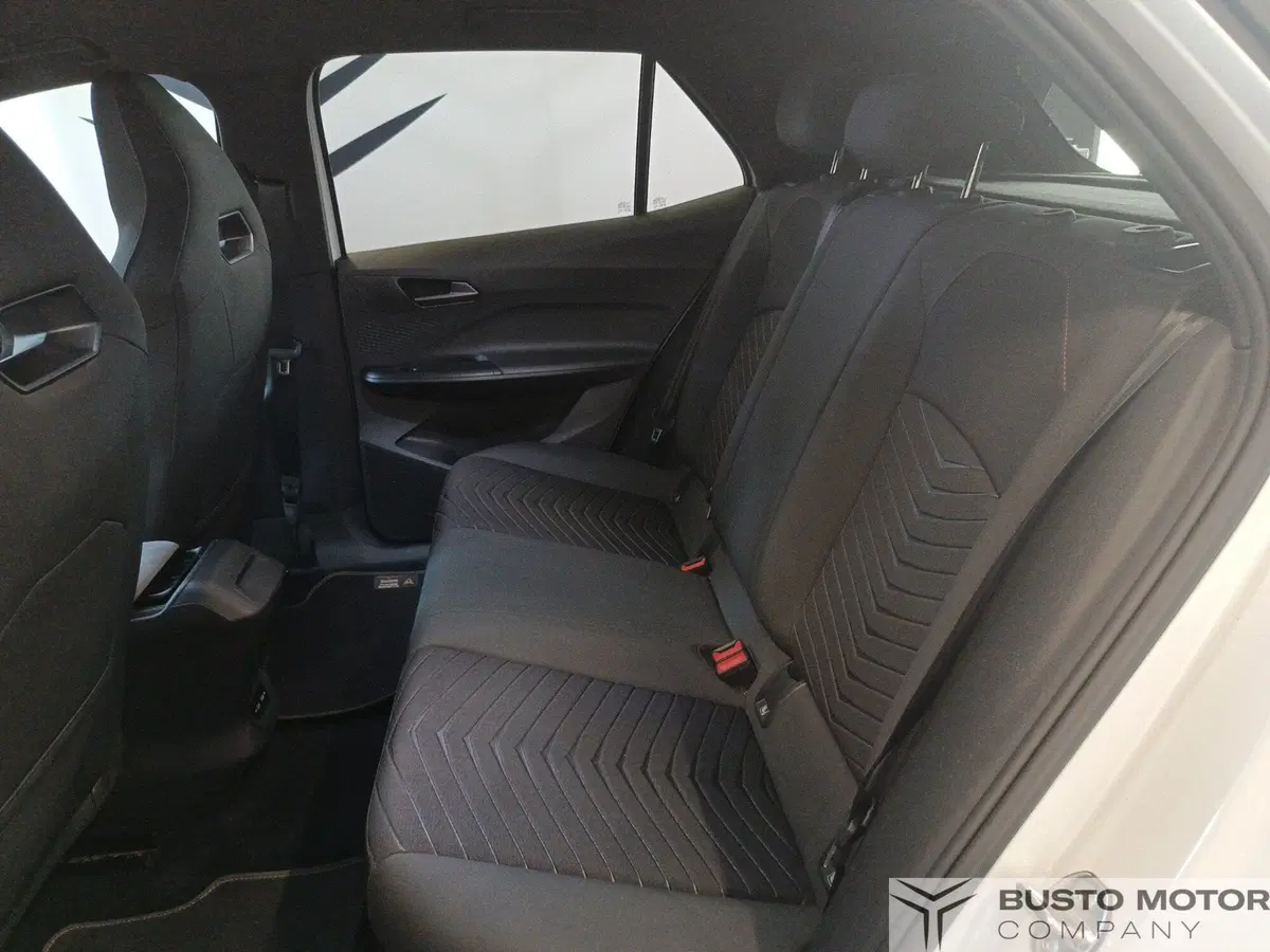 Cupra Born usata a Varese (9)