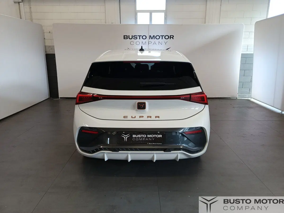 Cupra Born usata a Varese (5)