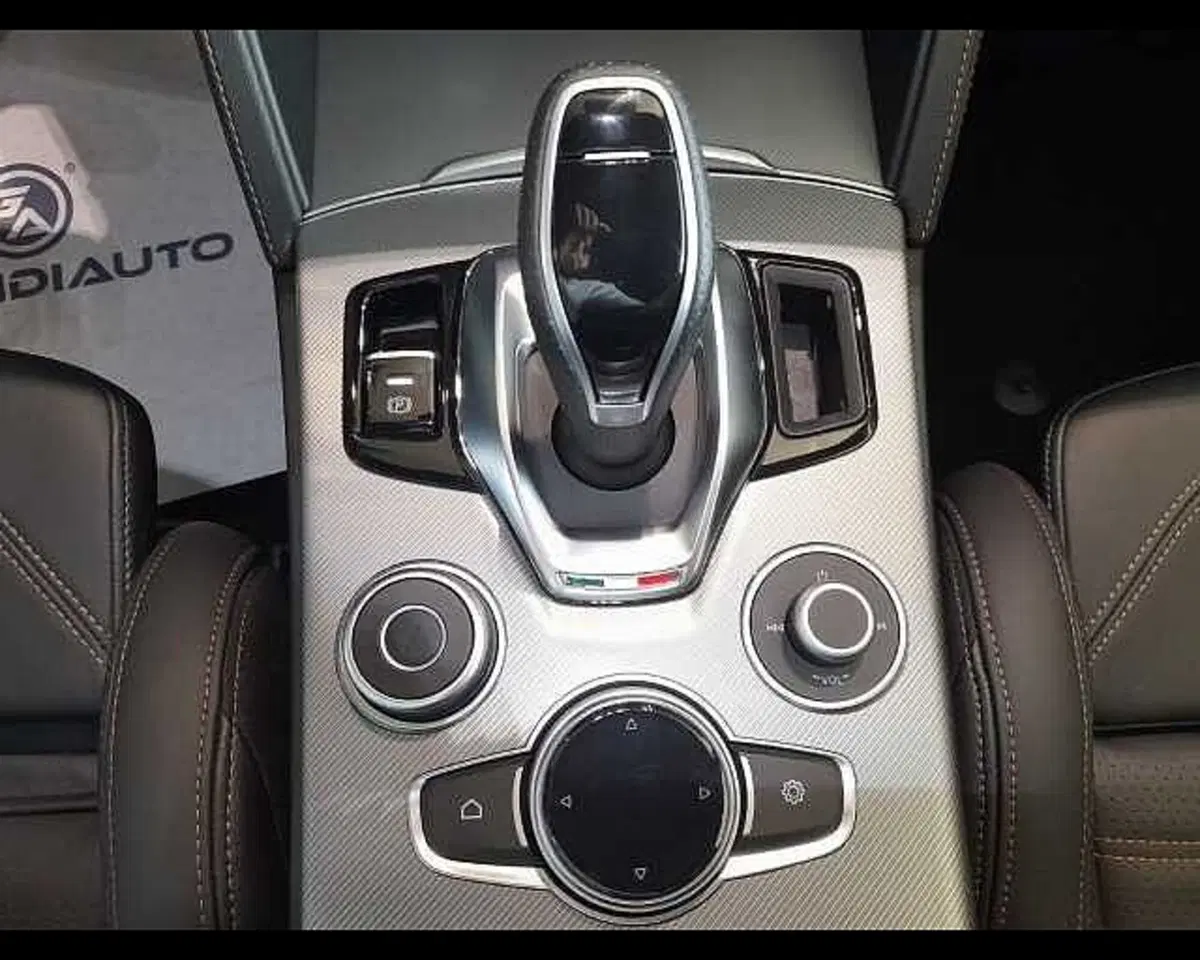 Alfa Romeo Stelvio usata a Alessandria (11)
