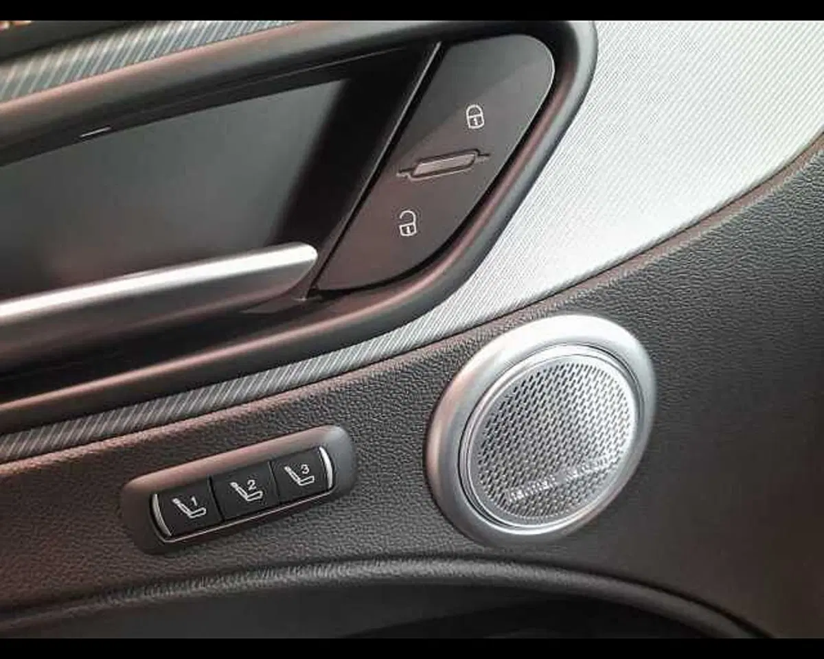 Alfa Romeo Stelvio usata a Alessandria (13)