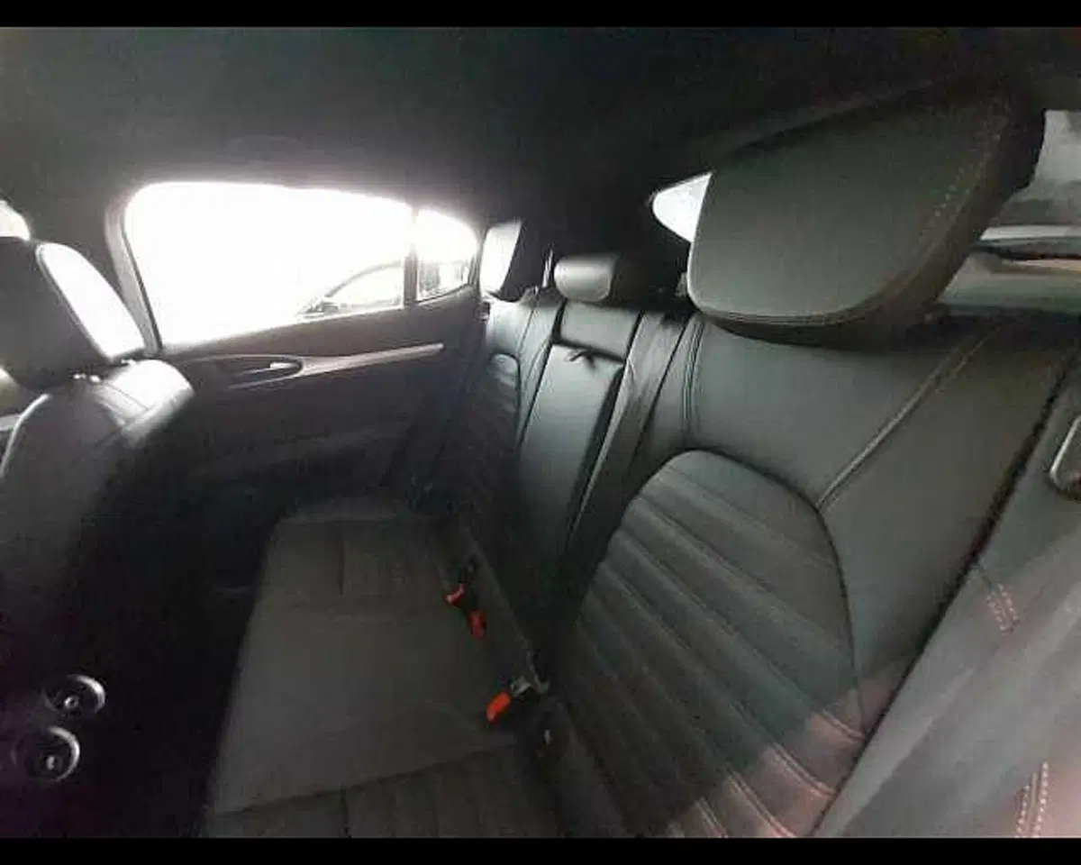 Alfa Romeo Stelvio usata a Alessandria (17)