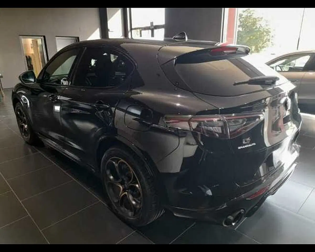 Alfa Romeo Stelvio usata a Alessandria (4)