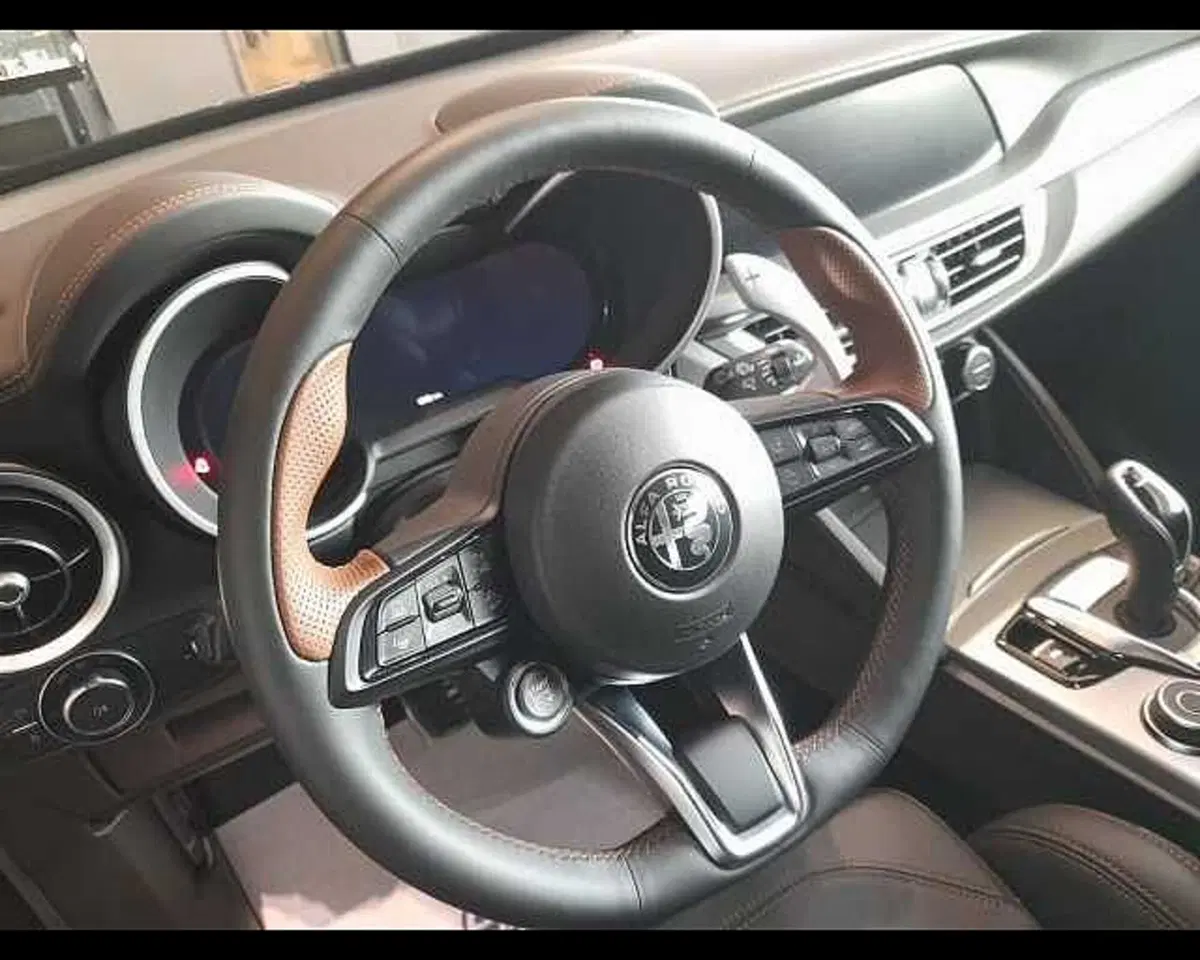 Alfa Romeo Stelvio usata a Alessandria (7)