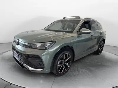 Volkswagen Tiguan 1.5 tsi ehybrid R-Line 204cv dsg del 2025 usata a Carnago