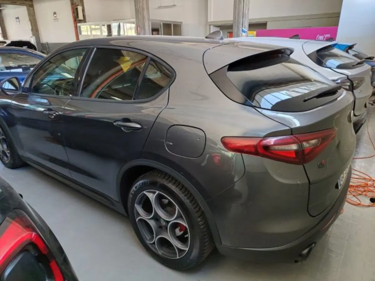 Alfa Romeo Stelvio usata a Forlì-Cesena (8)